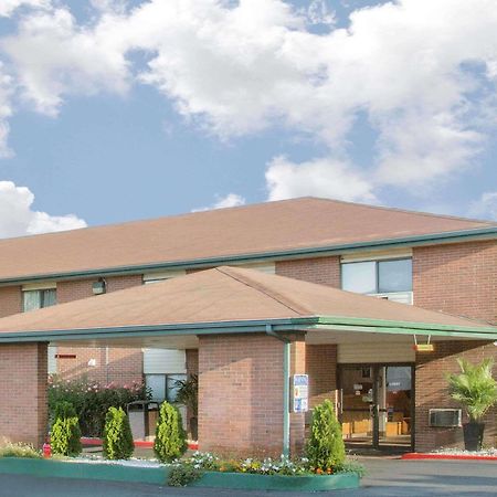 Super 8 By Wyndham Provo Byu Orem Eksteriør bilde