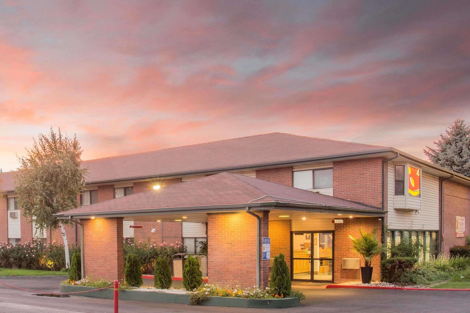 Super 8 By Wyndham Provo Byu Orem Eksteriør bilde